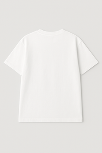 Épuré et élégant, ce T-shirt 100% ROMAND – 0% GRÜEZI est confectionné en 100 % coton premium.