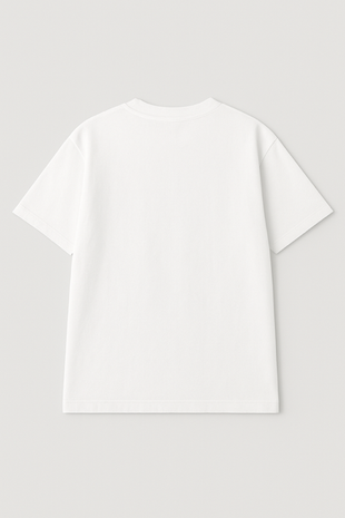 Épuré et élégant, ce T-shirt 100% ROMAND – 0% GRÜEZI est confectionné en 100 % coton premium.